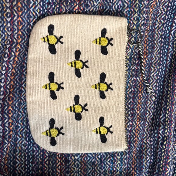 Danika Cute Bee Pouch - Picture 2 of 4